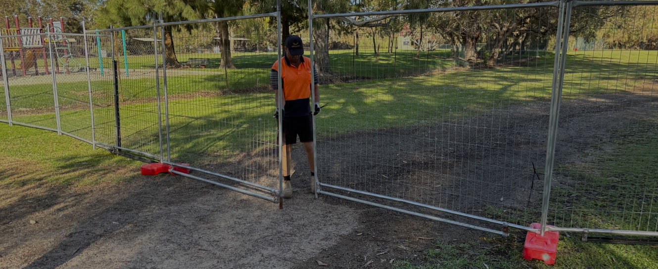 temporary fence and gate with pet bar and concrete feet